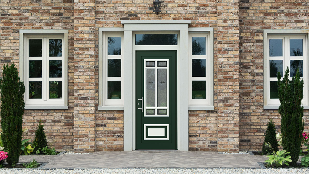 Backsteinhaus mit Kompotherm Chagall Haustüre