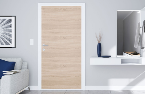 Modern und hell eingerichtete Wohnung mit Kompotherm Hometherm Wohnungseingangstür aus hellem Holz