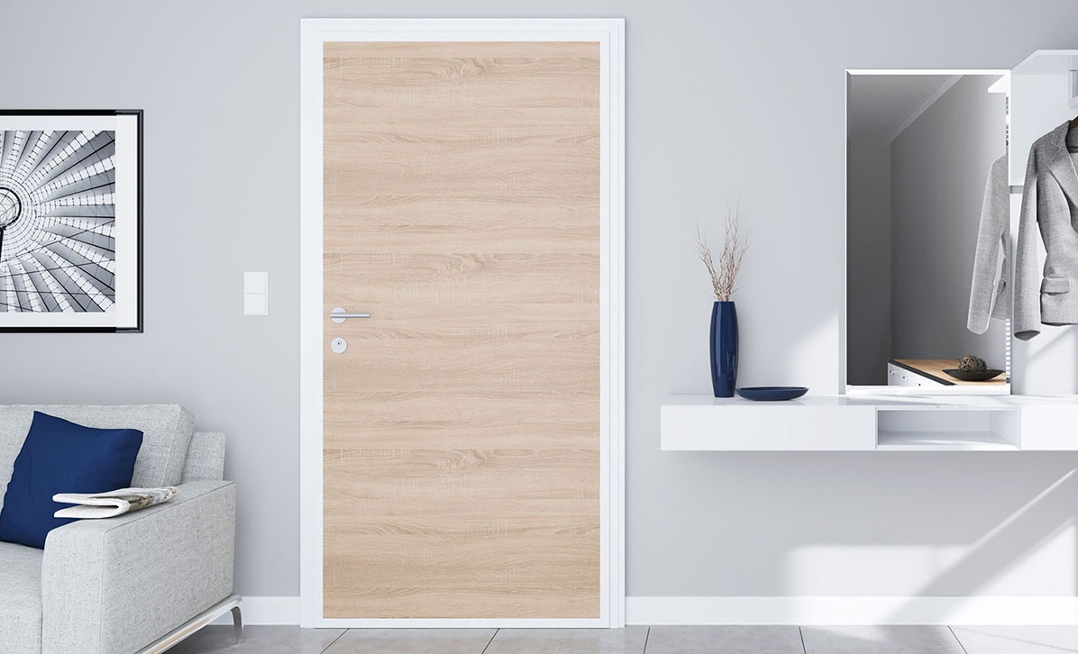 Modern und hell eingerichtete Wohnung mit Kompotherm Hometherm Wohnungseingangstür aus hellem Holz