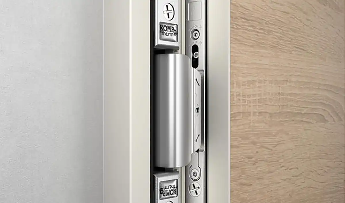Verdecktes Türband von Kompotherm erhöht Design und Einbruchschutz