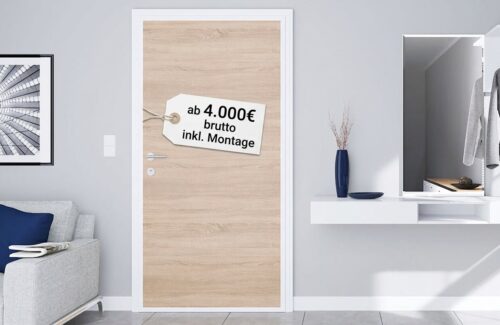 Modern und hell eingerichtete Wohnung mit Kompotherm Hometherm Wohnungseingangstür aus hellem Holz