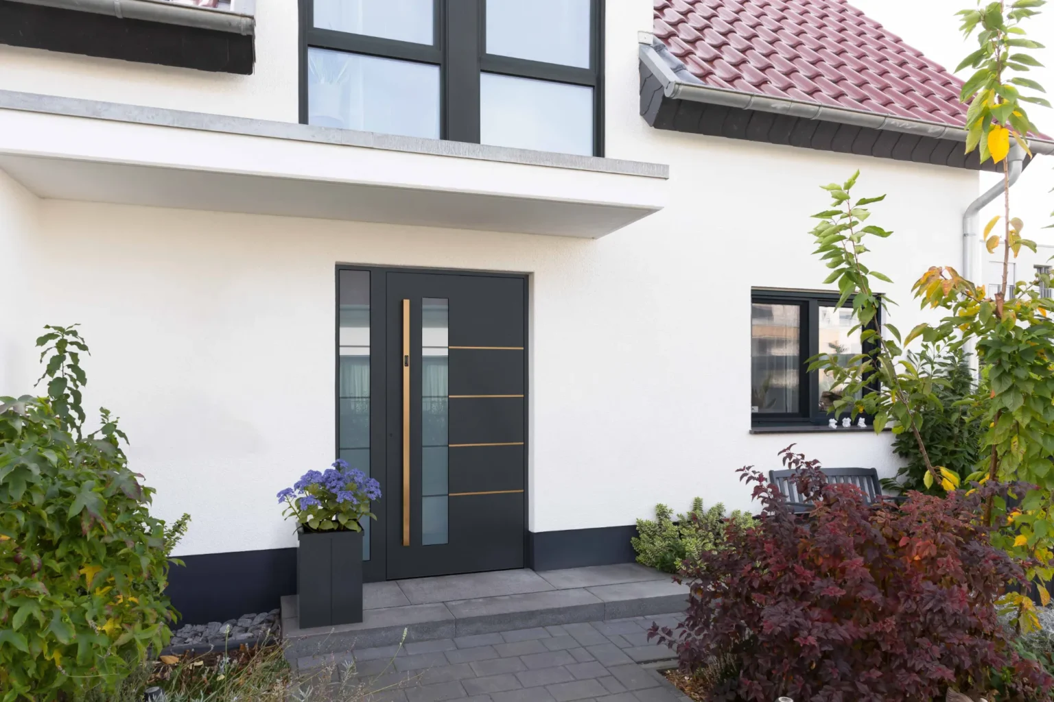 Außenansicht einer neuen Haustür