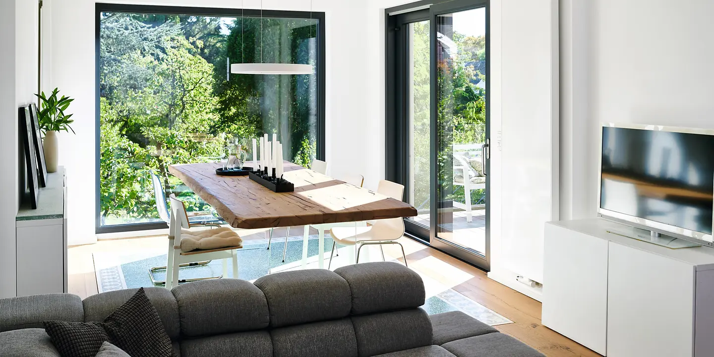 Anthrazitfarbene Fenster