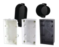 Mehrere elektrische Anschlussdosen in verschiedenen Farben